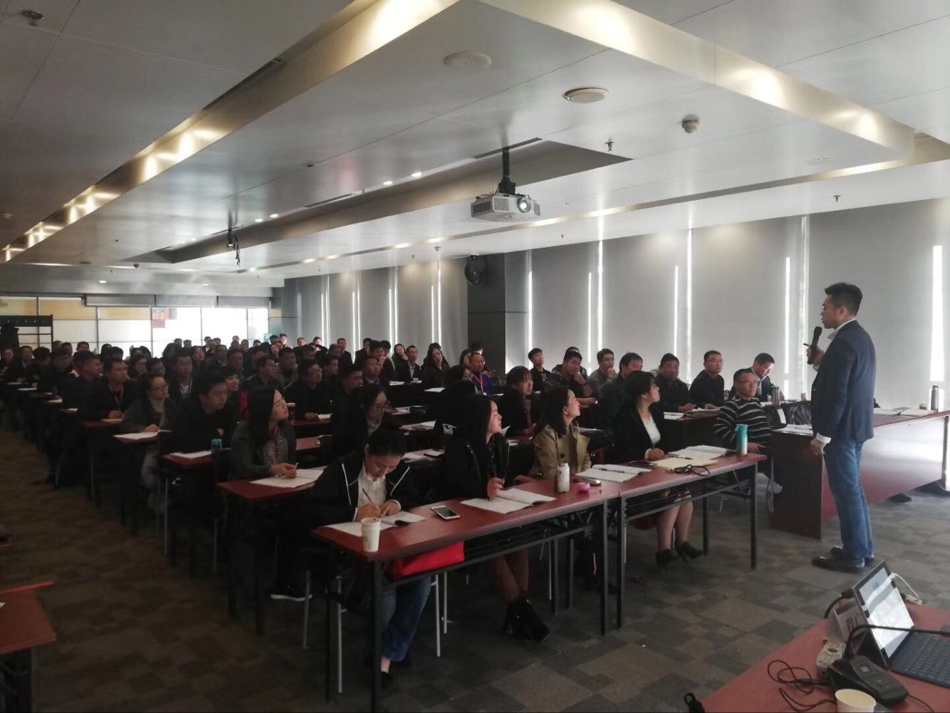 I(yng)N߶ް201810·_(ki)nƬ